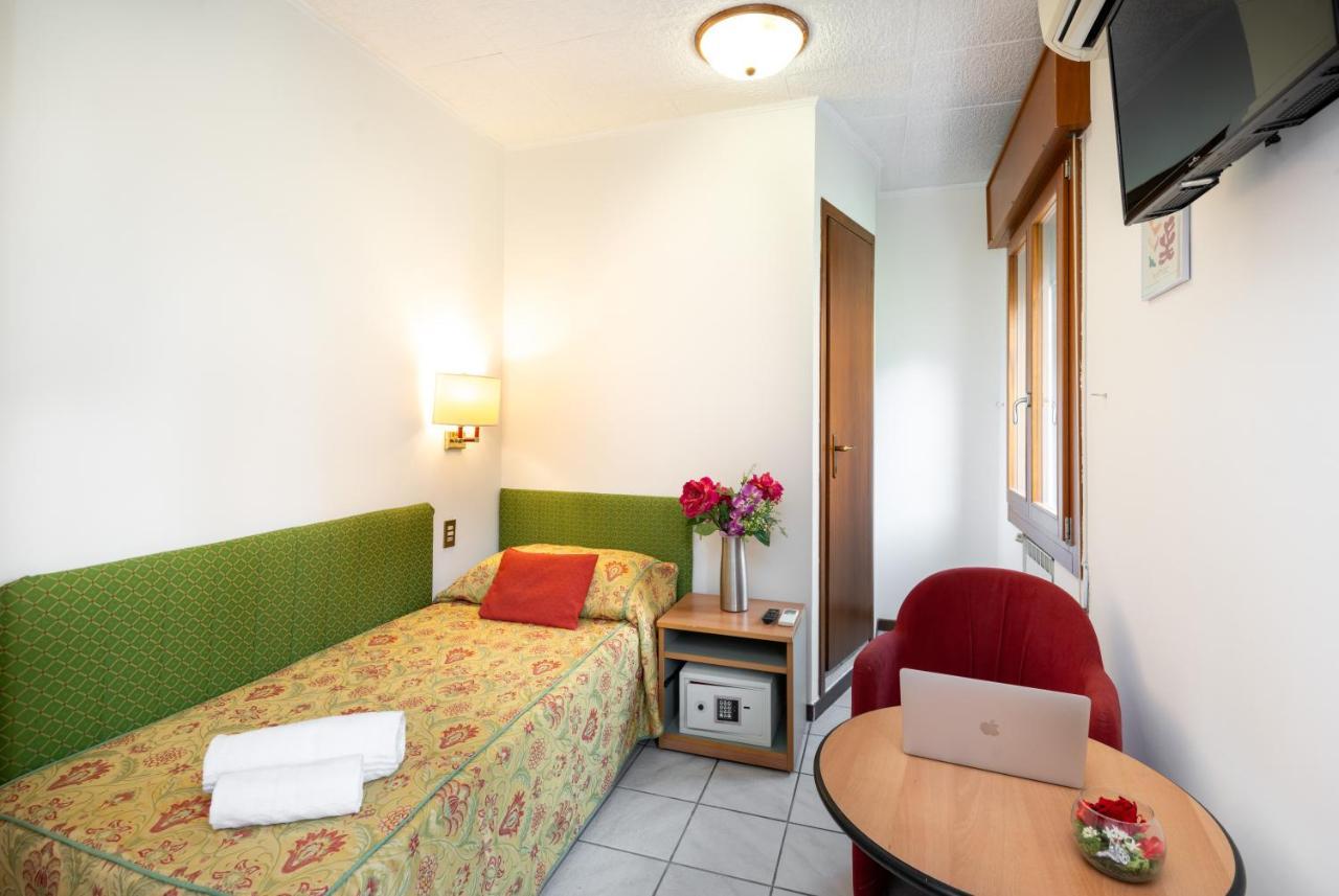Camelia Rooms Venice Guesthouse Mestre Extérieur photo
