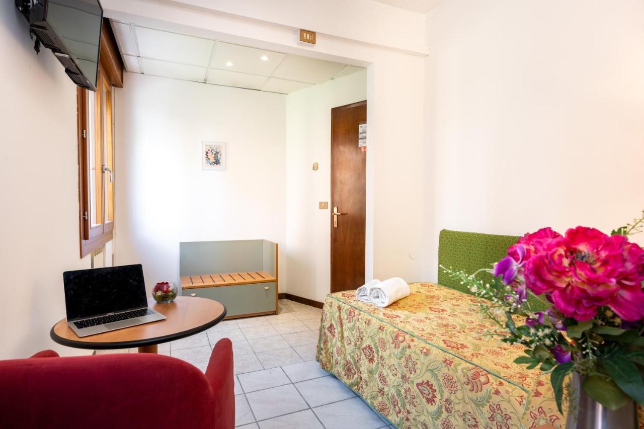 Camelia Rooms Venice Guesthouse Mestre Extérieur photo