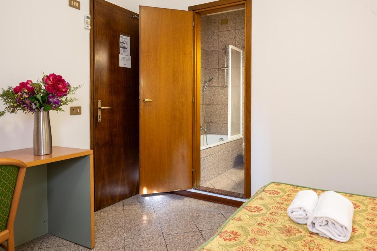 Camelia Rooms Venice Guesthouse Mestre Extérieur photo